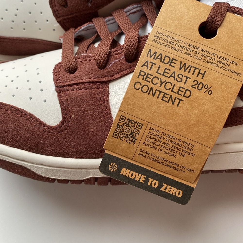NIB Women’s Nike Dunk Low sneakers in white and suede brown - Picture 8 of 8